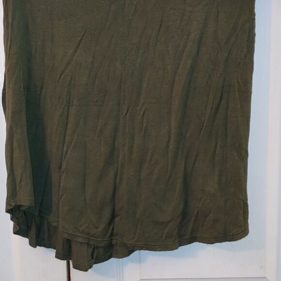 Threads Studio olive green cold shoulder top Sz L - Picture 2 of 5
